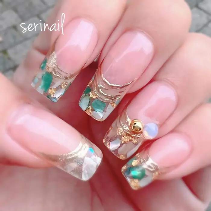 クリアフレンチにシェルと金箔を埋め込み 1本1 800円 ポイントで入れてあげても可愛いです Serinail所属 Yu Miのネイル デザイン ミニモ