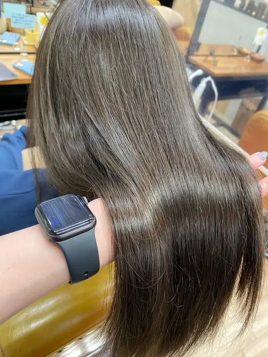 アッシュベージュ 透明感があり 髪を柔らかくみせてくれます これからの時期おすすめのカラー Sand Ginza所属 鶴田 みなみのヘアカタログ ミニモ