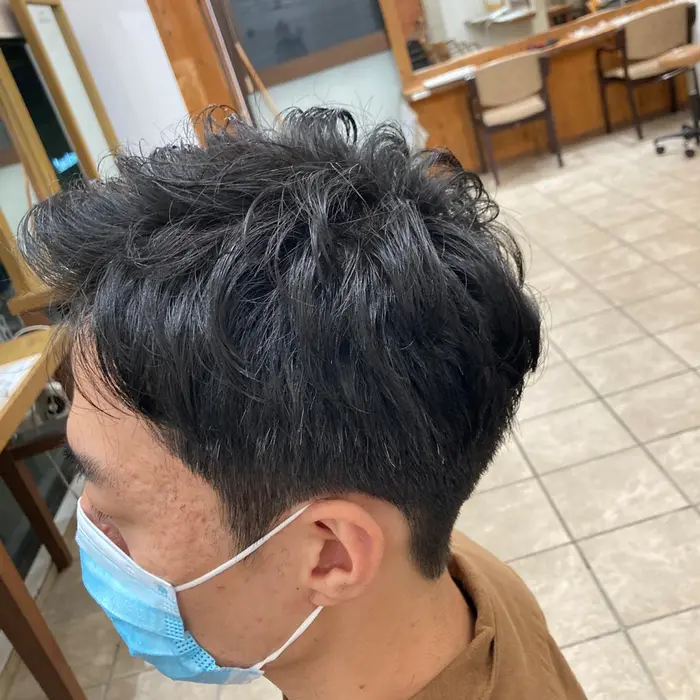 サイドとバックは刈り上げて 前髪を立ち上げやすく また全体的にトップに自然とボリュームが出るよう Ma Am Zee 笹塚店所属 吉田 舞香のヘアカタログ ミニモ