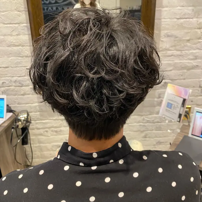 襟足は刈り上げずに スッキリさせたい方におすすめ 強めパーマで落ち始めてもセットを楽しめます Ratie所属 メンズ支持率 No 1みづきのヘアカタログ ミニモ