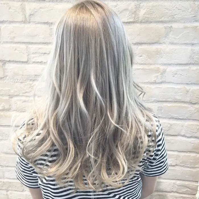 ホワイトベージュダブルカラー イルミナカラーでここまで透明感 ブリーチは数回必須です Lee 堀江店所属 手島 誠のヘアカタログ ミニモ