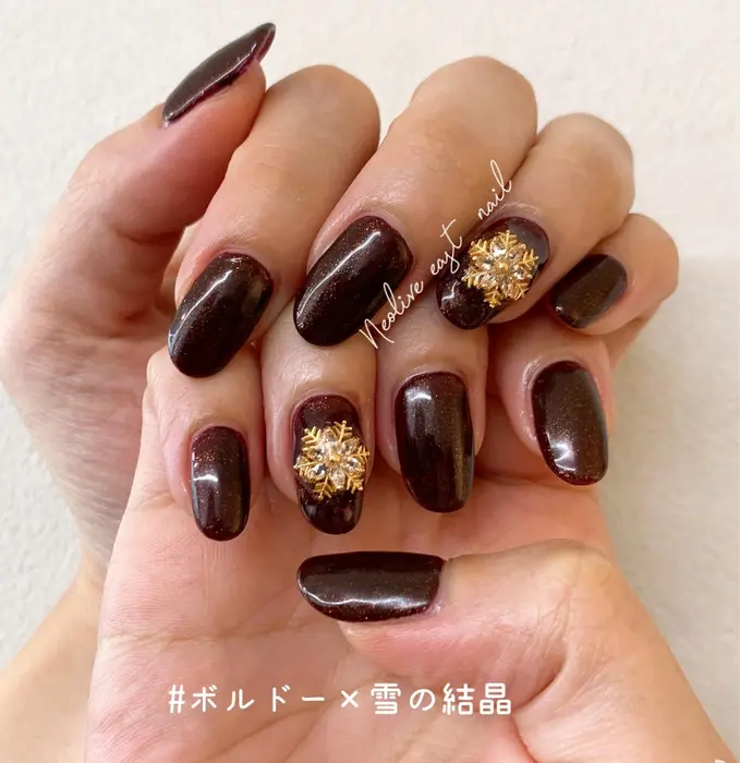 ブラウンネイル 雪の結晶ネイル In The Pink Yokohama所属 ななえ のネイルデザイン ミニモ