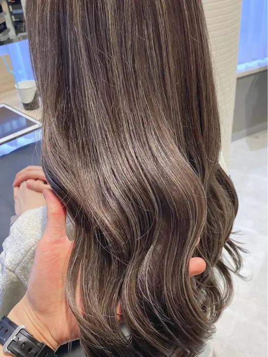 グレージュハイライト インスタグラム Shoji Yorigami にもヘアスタイルを多数掲載 Eleanor エレノア 梅田所属 艶髪カラー ヨリガミショウジのヘアカタログ ミニモ