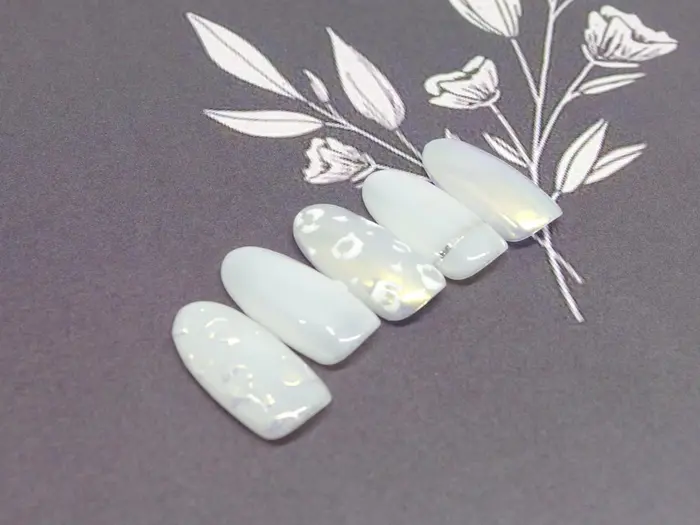 爽やかなホワイトアート ティエヌ金山駅東口店所属 ティーエヌ 金山駅東口店のネイルデザイン ミニモ