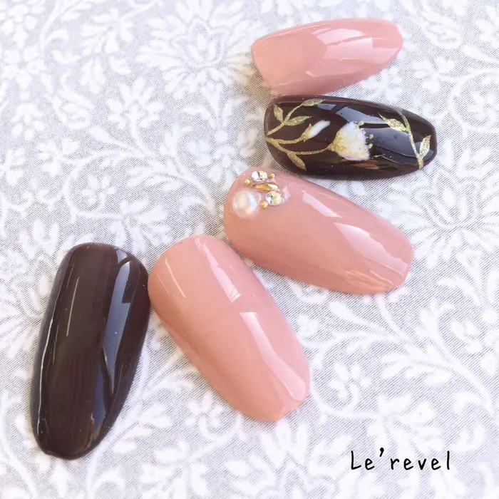 ネイルチップ見本多数 ご用意しております コスメスタジオ ラ レベル所属 ラ レベル のネイルデザイン ミニモ