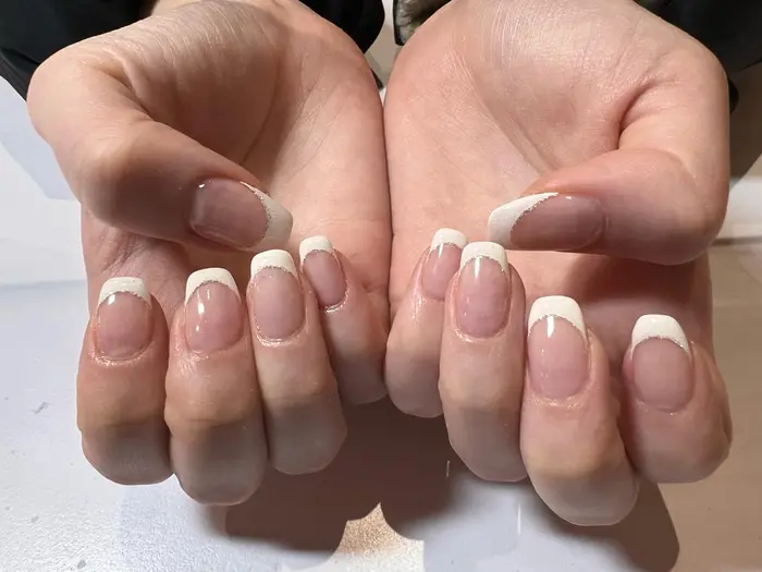 フレンチネイル ラメラインあり Nail Salon Ibelu京橋店所属 Nail Ibelu 光尾星南のネイル デザイン ミニモ