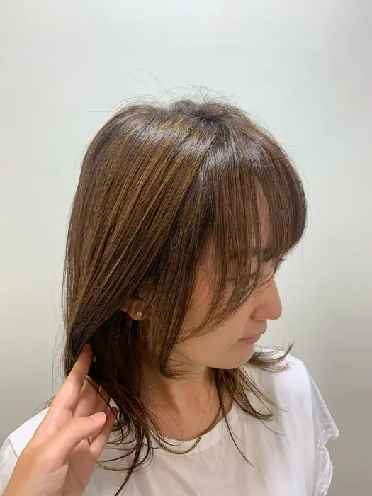 顔まわりレイヤー おくれ毛カット Air H所属 鈴木 優美のヘアカタログ ミニモ