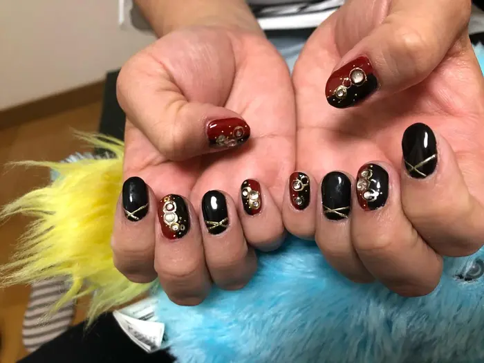 冬のネイルで暖かくなるようなデザインですねお客様の持ち込み画像に近づけるデザインでやらせていた Chama所属 6月予約解放しました Chama Nailのネイルデザイン ミニモ