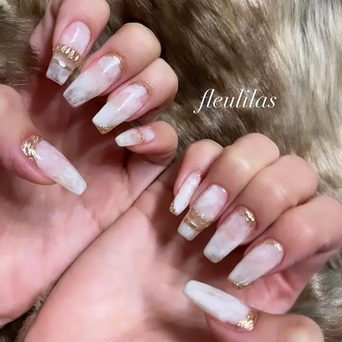 My Nails 白マーブル リングネイル Fleulilas Private Nail Salon所属 Fleulilas 松葉のネイル デザイン ミニモ
