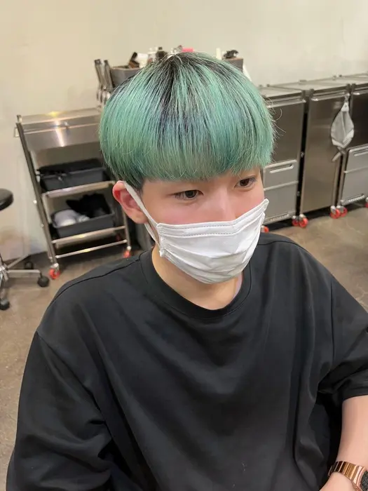 メンズスタイル メンズカット ショートマッシュ ハイトーンカラー ブリーチカラー ペールグリーン Devellope 所属 千葉 郁也のヘアカタログ ミニモ