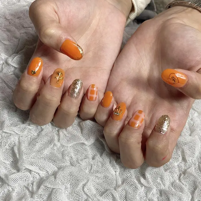 イベントに向けて推しカラーのネイル 薔薇と王冠 イニシャル入れました Nailsalon Josee所属 Josee 山田のネイル デザイン ミニモ