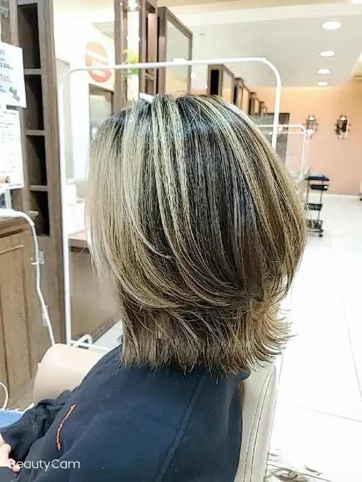 外はねくびれボブ プログレス国分寺所属 白髪ぼかし 川本 学のヘアカタログ ミニモ