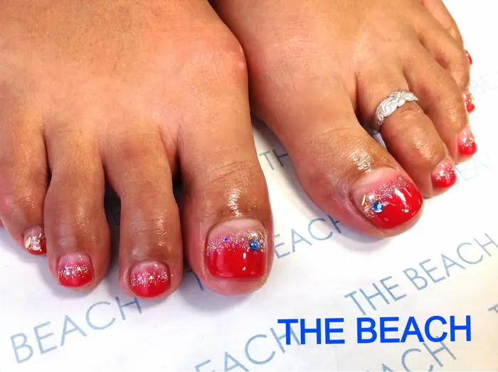 フット赤カラグラ ネイルサロン スクールrenao所属 ネイルサロン Renao 新人のネイルデザイン ミニモ