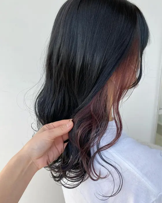 Black Pink 黒髪にワンポイントでイヤリングカラーも可愛いです Luz所属 毛束 真菜のヘアカタログ ミニモ