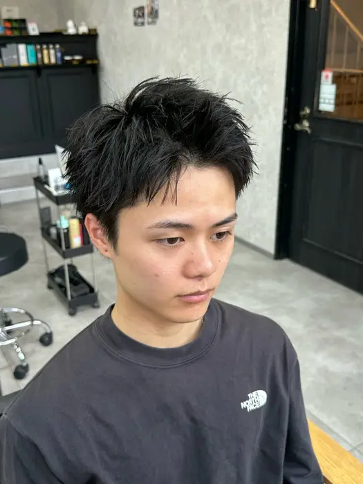 刈り上げなしの王道スパイキーショート