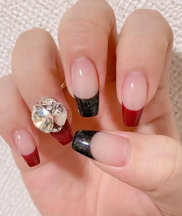 フレンチはスクエアオフとバレリーナの真ん中の形が1番好き ビジューは別料金になります Amy Nail所属 ᵕ Amy Nailのネイル デザイン ミニモ