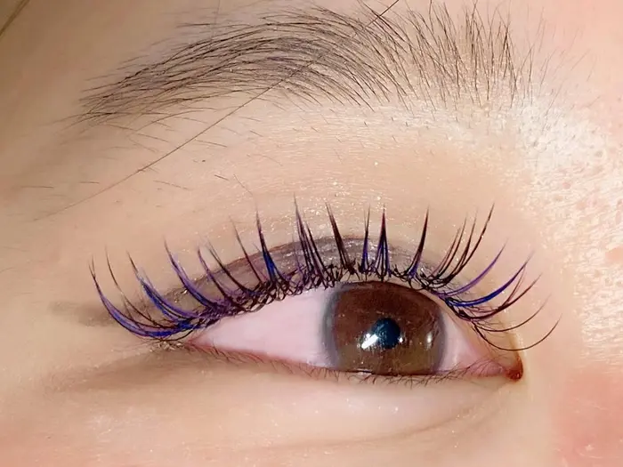 ブラックのフラットラッシュベースに ブルーとパープルをmix アイラッシュ Tokyo 横浜サンクチュアリ所属 Yoshida Natstumiのエステ リラクカタログ ミニモ