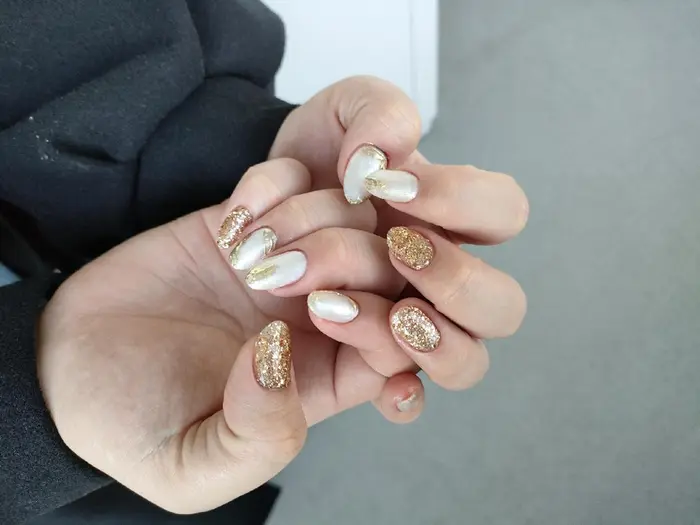 ニュアンスネイル おまかせネイル 冬ネイル クリスマスネイル パールホワイトネイル 白ネイル ラメ Private Salon Lily𓂃𓆸所属 自宅サロン Lily Renaのネイルデザイン ミニモ ニュアンスネイル おまかせネイル 冬ネイル クリスマスネイル パールホワイトネイル 白ネイル ラメ Private Salon Lily𓂃𓆸所属 自宅サロン Lily Renaのネイルデザイン ミニモ