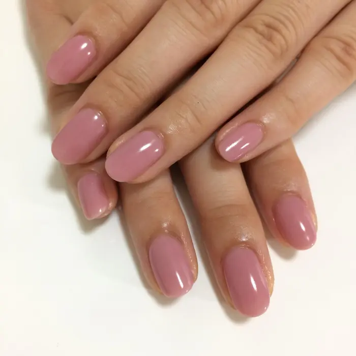 大人気の大人ピンク ローズブラウンはお仕事でカラーの制限がある方にもおススメです Private Nail Salon Felicious所属 松原 千晶のネイルデザイン ミニモ