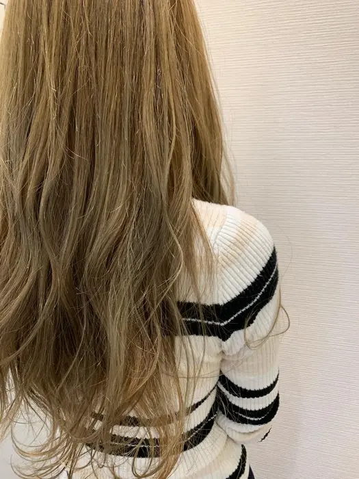 イルミナカラー ハイトーンのイルミナカラーで憧れのベージュも 画像のお客様はブリーチ後のo Ash大倉山所属 櫻井 清羽のヘアカタログ ミニモ