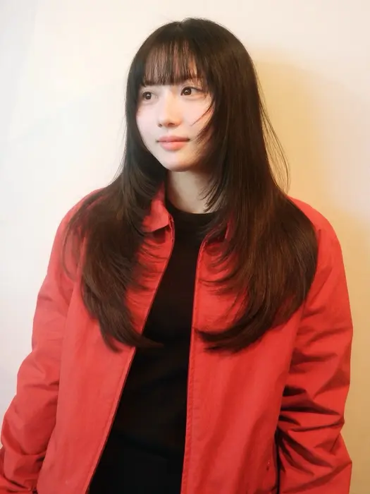 ロングでも重く見えない
レイヤーカット︎

顔まわりレイヤーで
小顔と動...