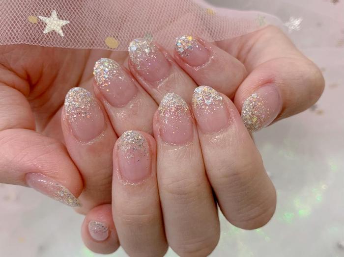 ラメグラデーション Nail Suzi所属 Nail Suziのネイルデザイン ミニモ