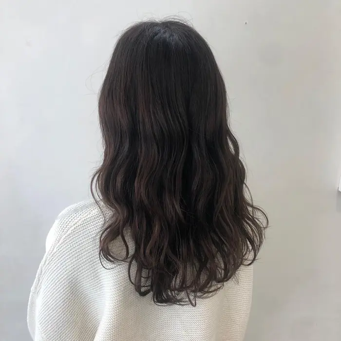 お洒落な波巻きヘアスタイル 旅行の観光前に Apish Omotesando所属 村野 愛のヘアカタログ ミニモ