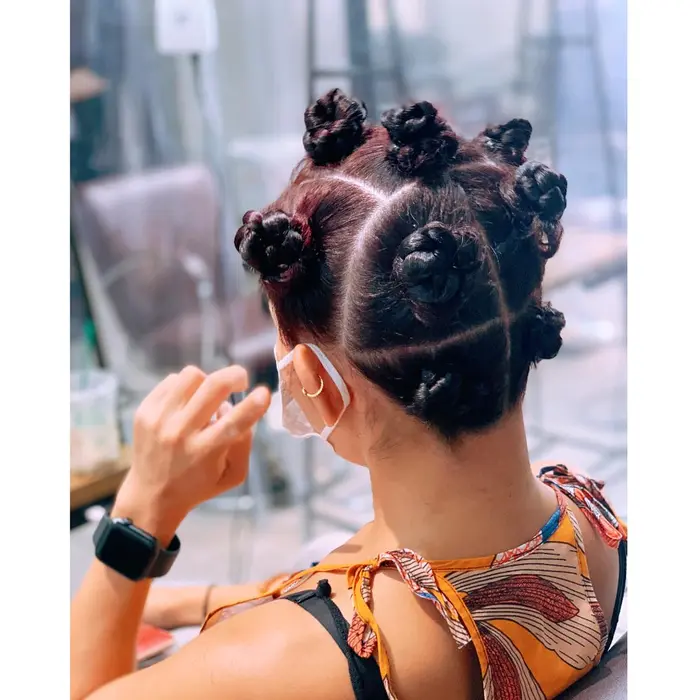 地毛のブレイズをお団子に Braids Cornrow ブレイズ コーンロウ 原宿 Lani5710所属 大人垢抜けカラー Braids愛子のヘアカタログ ミニモ