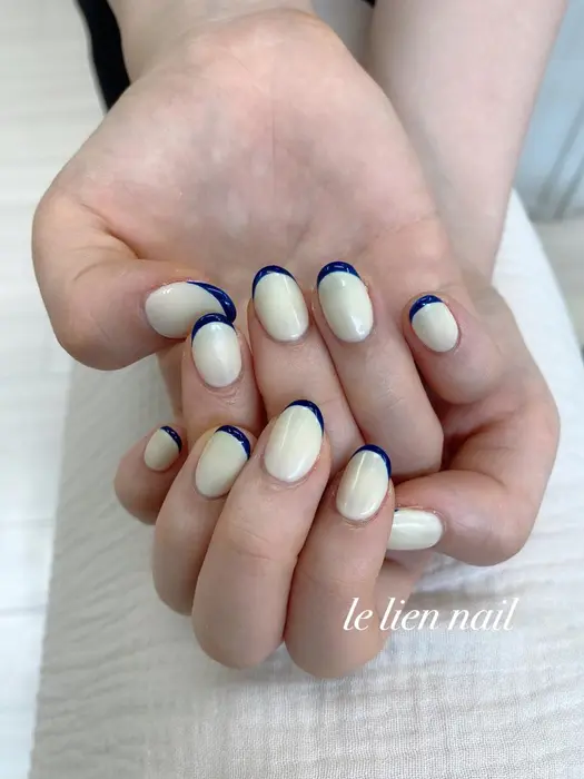 細フレンチ フレンチ ワンカラーベース イエロー ネイビー Le Lien Nail所属 Le Lien Nailのネイル デザイン ミニモ