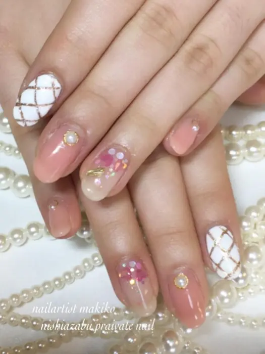 キルティングネイル ガーリーフェザーネイル バレンタインネイル Nail Botanics所属 Nail Botanicsのネイル デザイン ミニモ