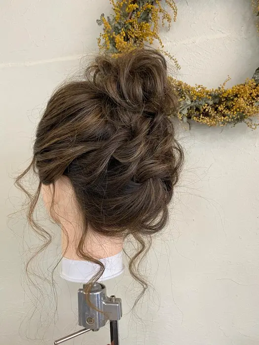 ルーズ感のあるねじねじお団子 アップアレンジ Medical Hair Med所属 スミダ ミツコのヘア カタログ ミニモ