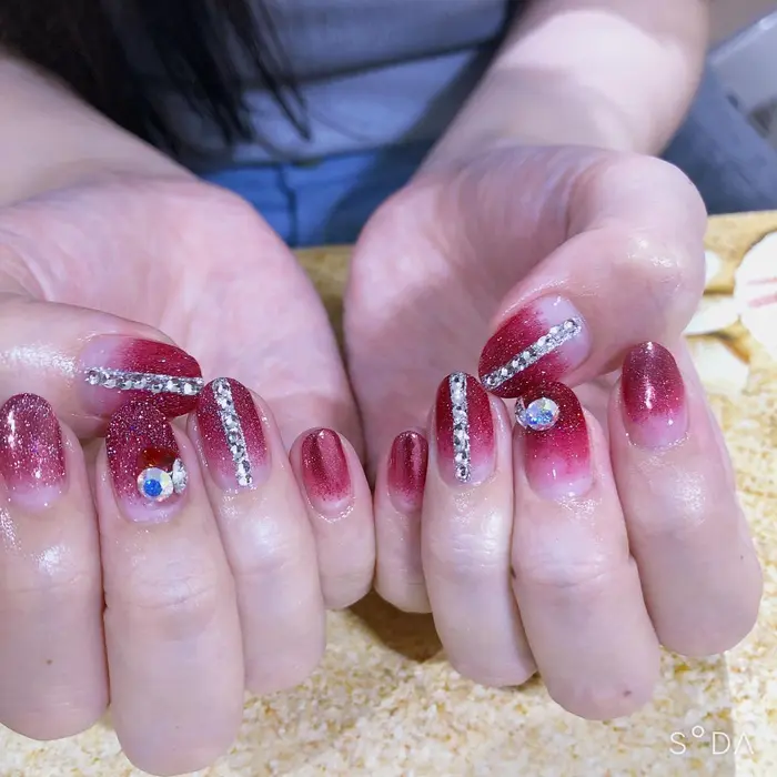 ミラーギャラクシーネイル オフ込で1分になります 15分1100円でやり放題のお店 Nail Eyelash Aura新宿西口店所属 吉野 ネイルデザイナーのネイルデザイン ミニモ
