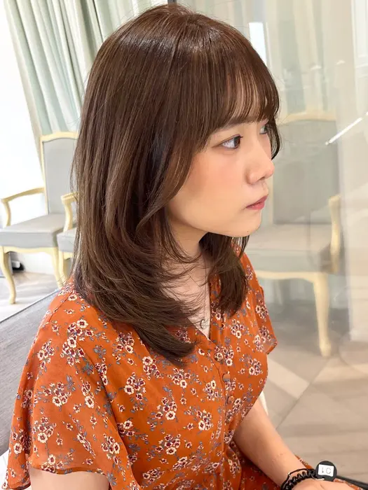 レイヤーカット　レイヤー　ミディアムレイヤー