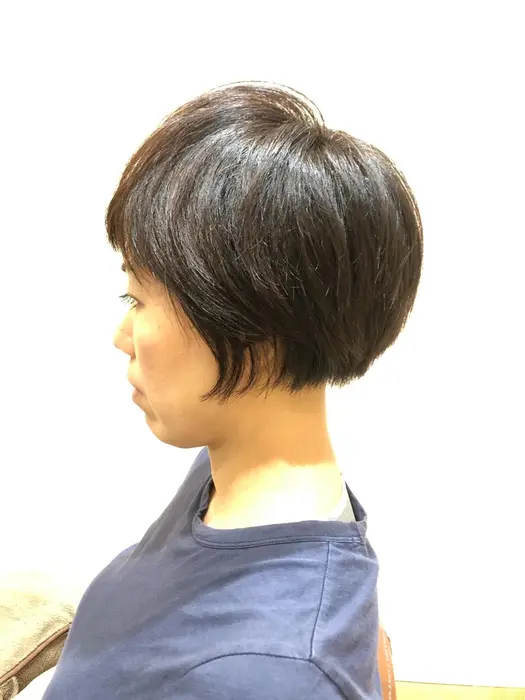 首の中間くらいまであった長さを5センチほど切らせていただきました 全体的に毛量も多かったのでそこも Unix所属 上野 花菜のヘアカタログ ミニモ