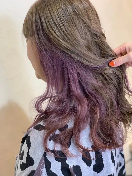 上は明るめのベージュ インナーカラーはパープルで可愛くしました Jagara北口店所属 林 莉愛のヘアカタログ ミニモ