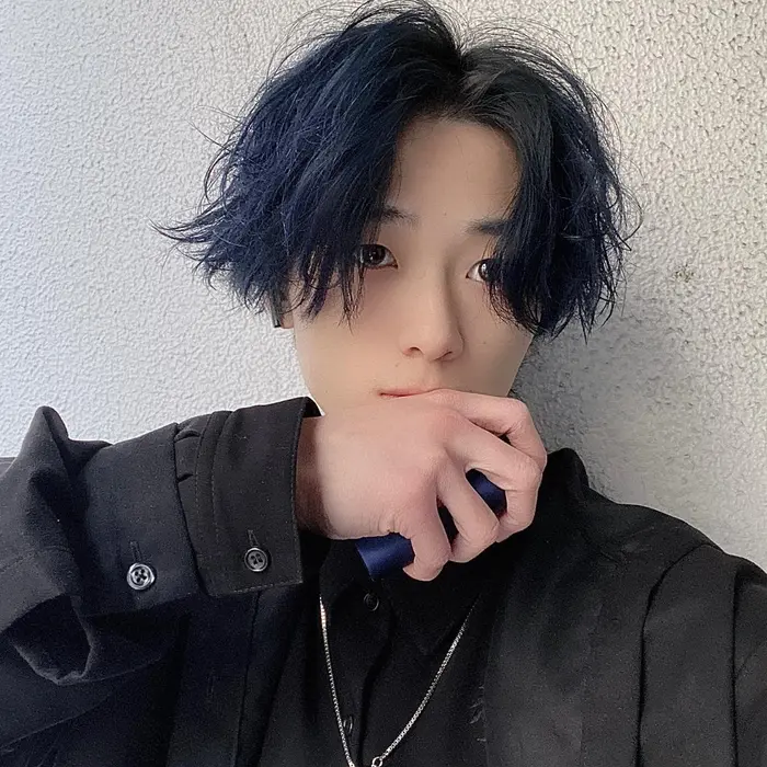 センターパート ハンサムショート ブルーブラック ツイストスパイラルパーマ Brace 心斎橋所属 心斎橋 メンズ特化 辰井 翼 のヘアカタログ ミニモ