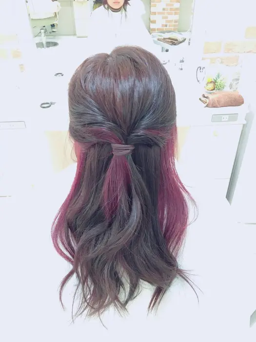 アウトライン2 ブリーチしてインナーカラー アレンジすると可愛さup Ash 北千住店所属 柴﨑 佳奈のヘア カタログ ミニモ