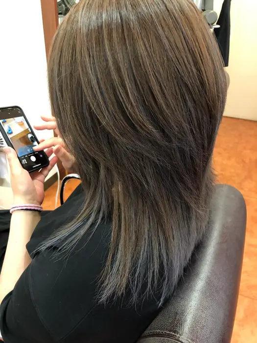 ブルーアッシュ系 メッシュ 毛先カラー ウルフカット 美容室プレフェレ所属 塚 藍美のヘアカタログ ミニモ ブルーアッシュ系 メッシュ 毛先カラー ウルフカット 美容室プレフェレ所属 塚 藍美のヘアカタログ ミニモ