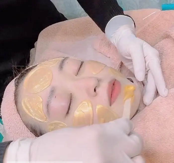 今、大人気のフェイス Wax

お肌を清潔にし、お肌の状態に合わせて保護を?...