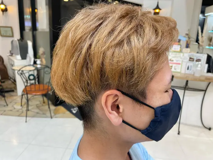 メンズのダブルカラー 日本人特有のオレンジ味を抑えての ベージュ系カラー Hanabusa所属 小幡 瑠奈のヘア カタログ ミニモ