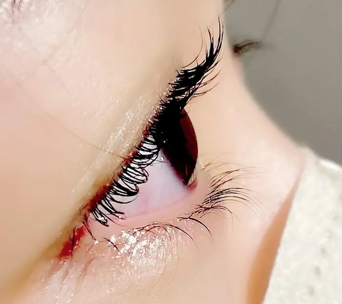 根元からしっかりあげていきます Earth札幌駅前店所属 井上 結愛のマツエクデザイン ミニモ