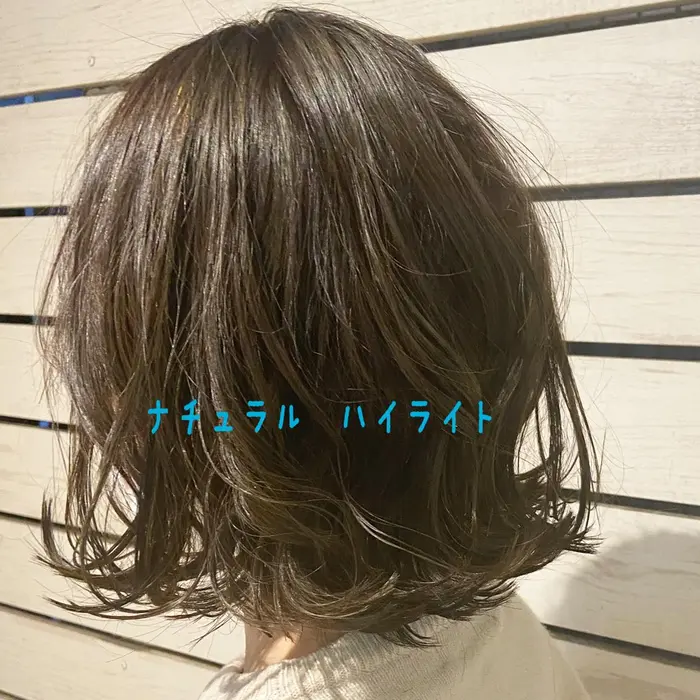 ナチュラルハイライト 白髪ぼかしにもできます アッシュの濃いめの色を入れてるので色落ち楽しめま トライベッカ所属 撮影モデル 歴25年のヘアカタログ ミニモ