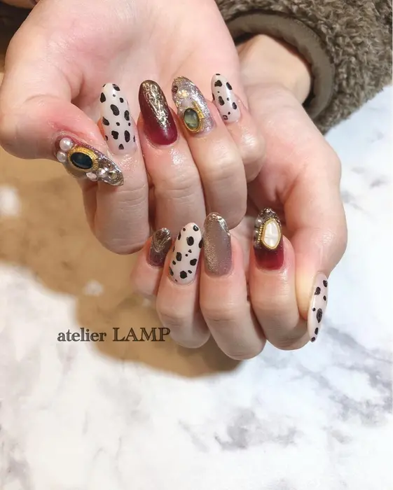 ダルメシアン マグネット ビジュー Atelier Lamp所属 Iwamoto Nanaのネイルデザイン ミニモ ダルメシアン マグネット ビジュー Atelier Lamp所属 Iwamoto Nanaのネイルデザイン ミニモ