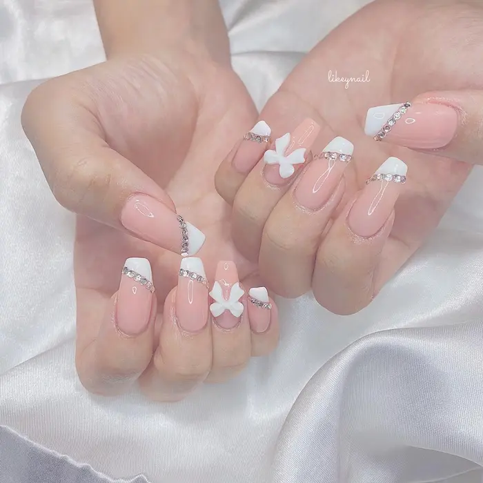 フレンチネイル 中華ネイル 中国ネイル ななめフレンチ リボンネイル Likey Nail所属 Nailist Sayaのネイル デザイン ミニモ