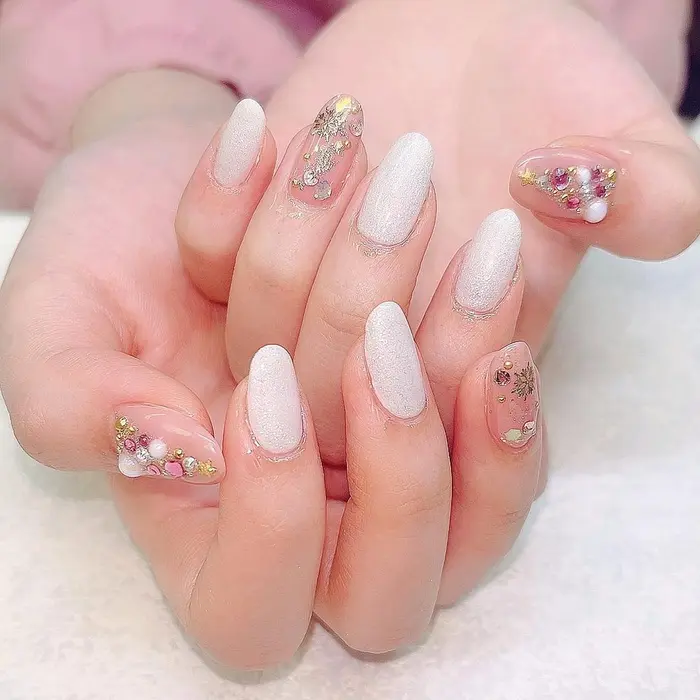 クリスマスネイル Nail Eyelash R Ebisu所属 𝐧𝐚𝐢𝐥 𝐑のネイルデザイン ミニモ
