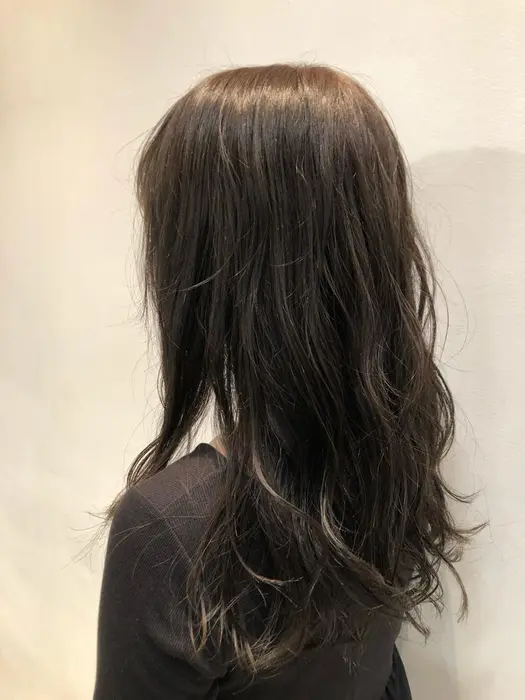 赤みの強い髪質からアクアマットへ 秋らしいカーキカラー Neolive Tiala所属 藤澤 杏樹のヘアカタログ ミニモ