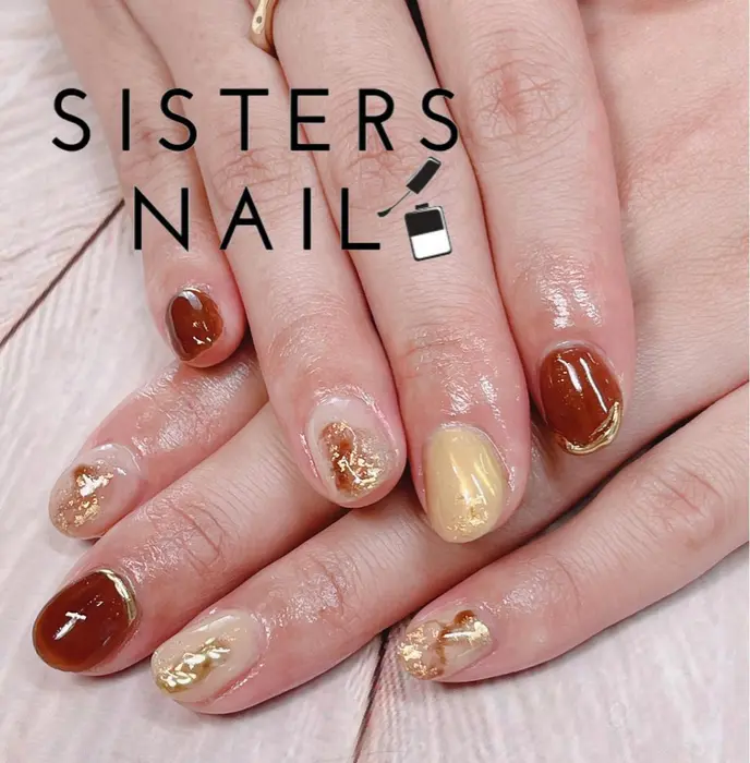 ベージュとシースルーブラウンで大人ニュアンス Sisters Nail所属 Nailist Taeのネイル デザイン ミニモ
