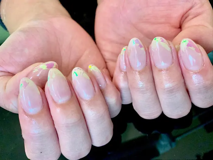 Artのせ放題コース オーロラフィルムのフレンチnail Nail Salon Lien 所属 Hiramoto Mikaのネイルデザイン ミニモ