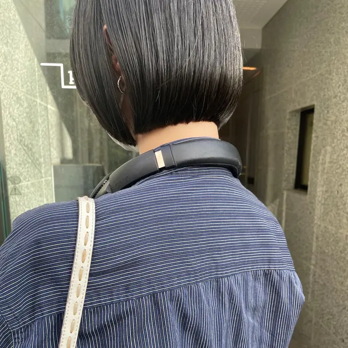 首が綺麗に見えるミニボブ ヘッドホンをつけているお客様には 絶対つけて写真撮らせてもらっちゃう Pledica所属 サトウ リョウのヘアカタログ ミニモ