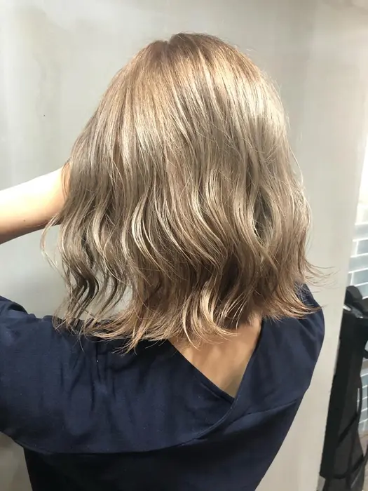 リアル外国人風 ホワイトブロンドカラー ブリーチ2 3回必須の ハイトーンカラーです La Fith Hair Lino 三ノ宮店所属 ブリーチ 森翔平 のヘアカタログ ミニモ